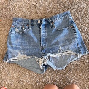 Levi’s Original 501 Distressed Jean Shorts in Medium Wash (Size 29)